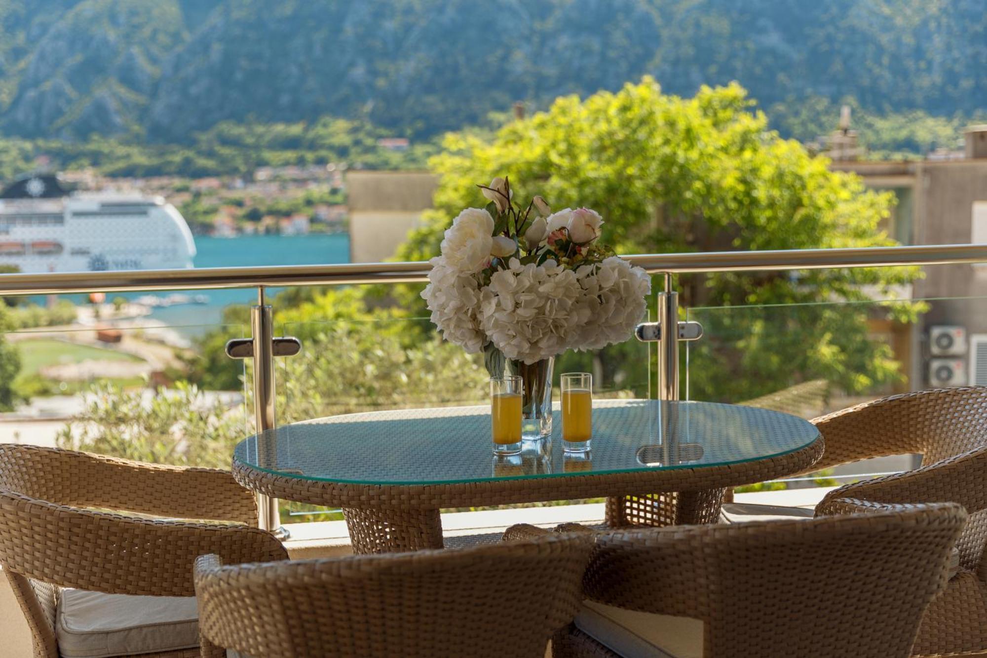 Apartments Los Olivos Kotor Bagian luar foto