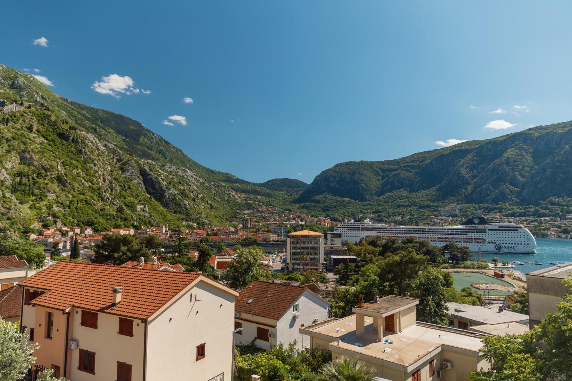Apartments Los Olivos Kotor Bagian luar foto