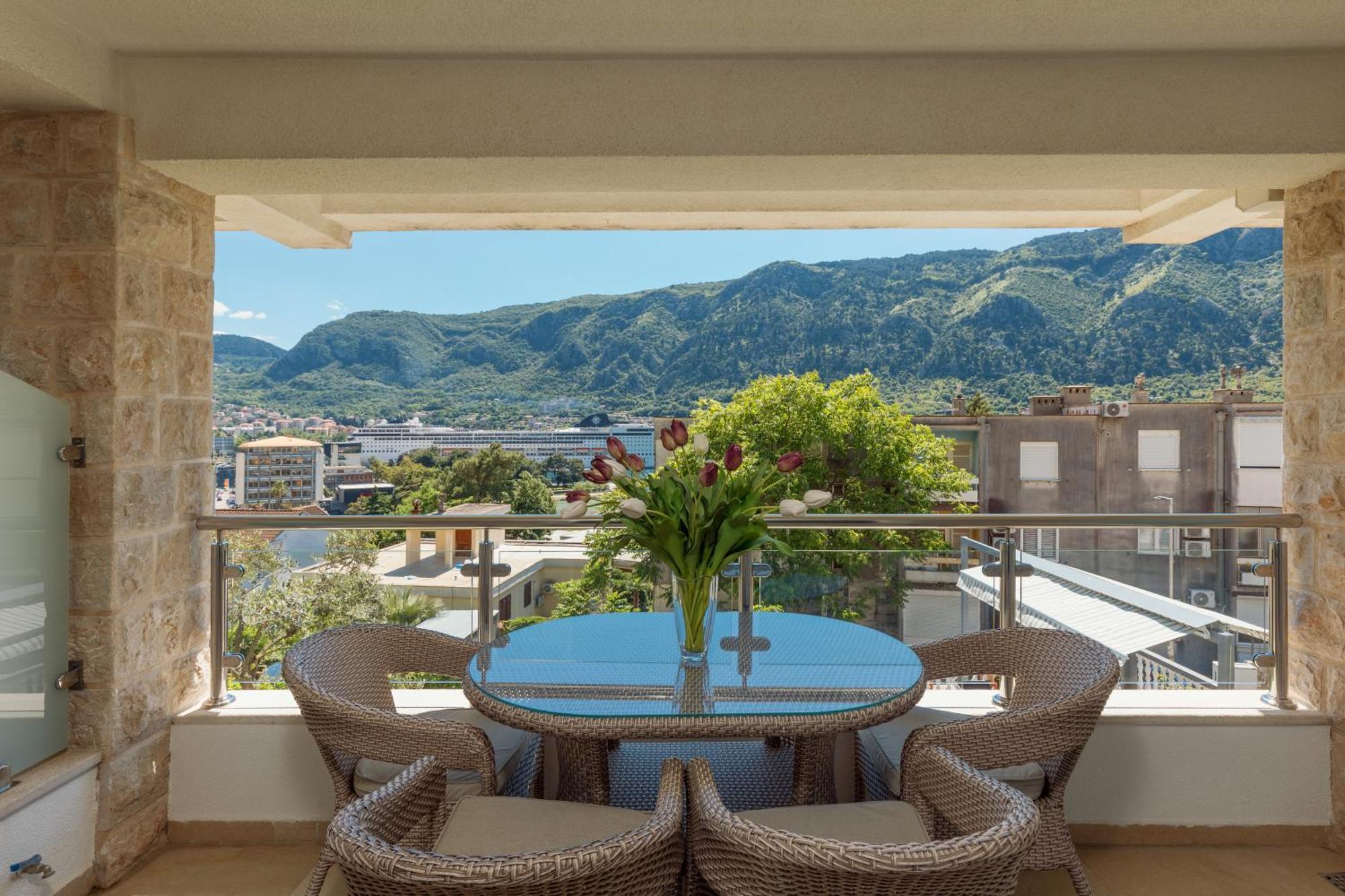 Apartments Los Olivos Kotor Bagian luar foto