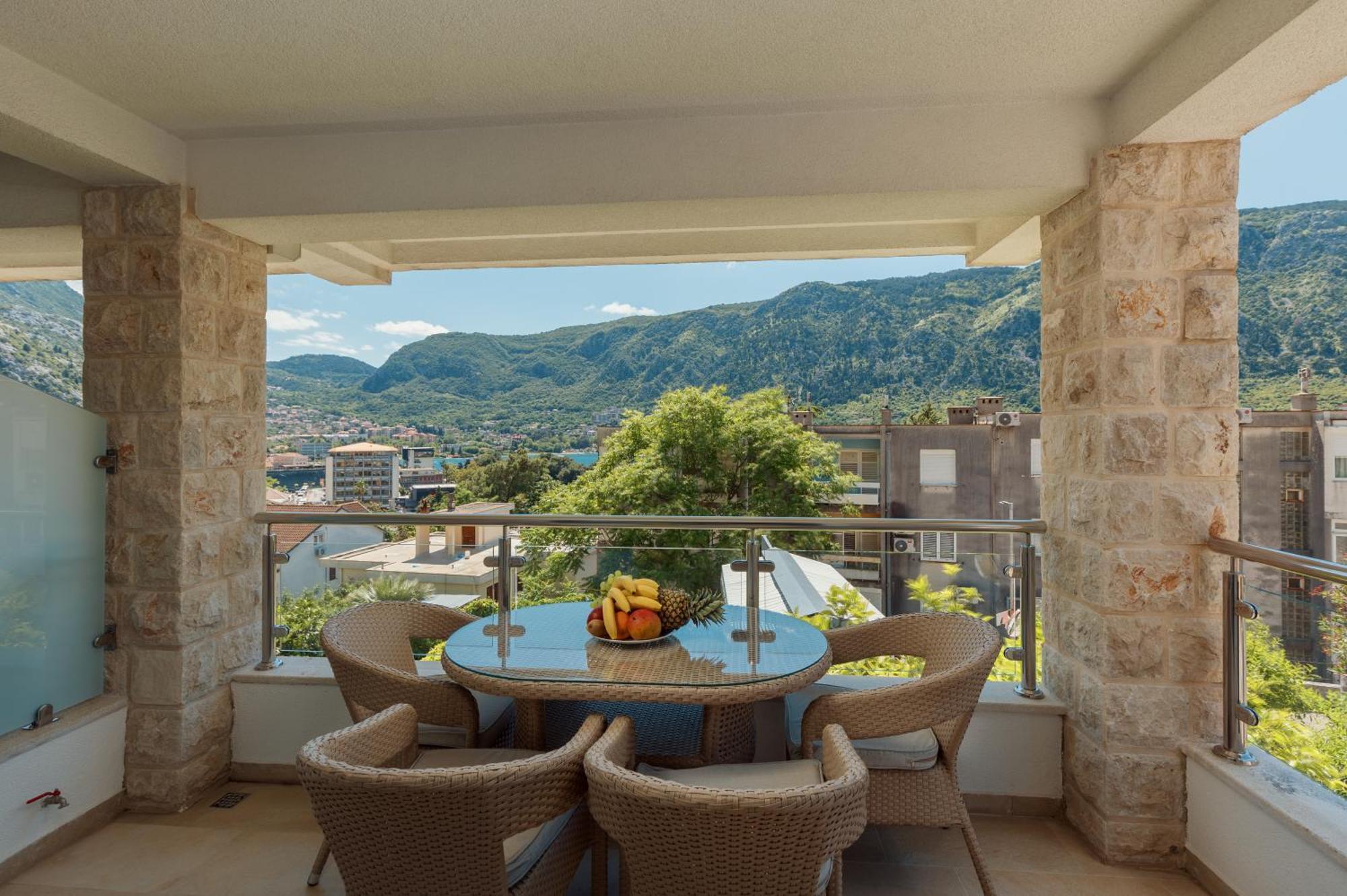 Apartments Los Olivos Kotor Bagian luar foto