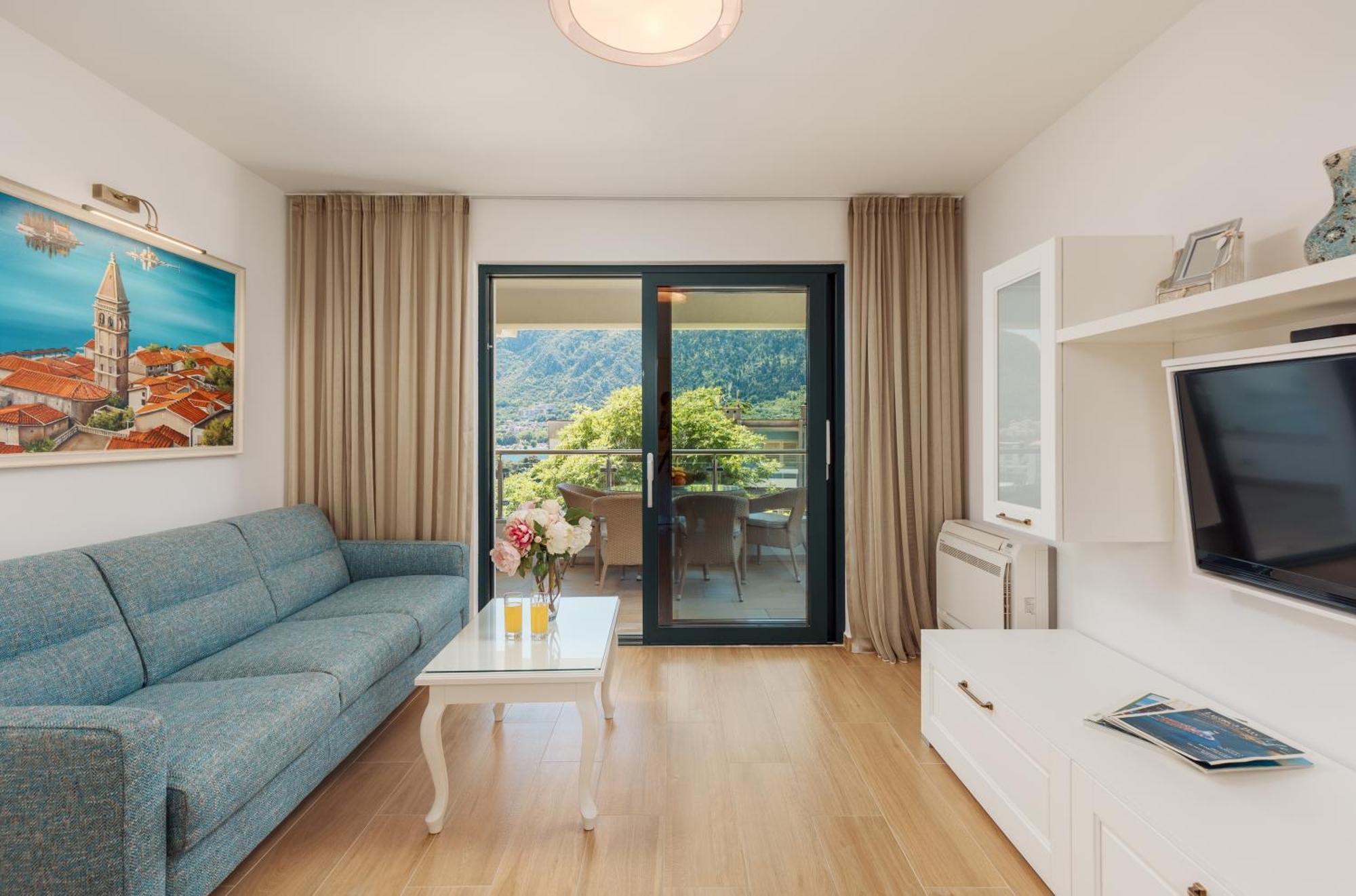 Apartments Los Olivos Kotor Bagian luar foto