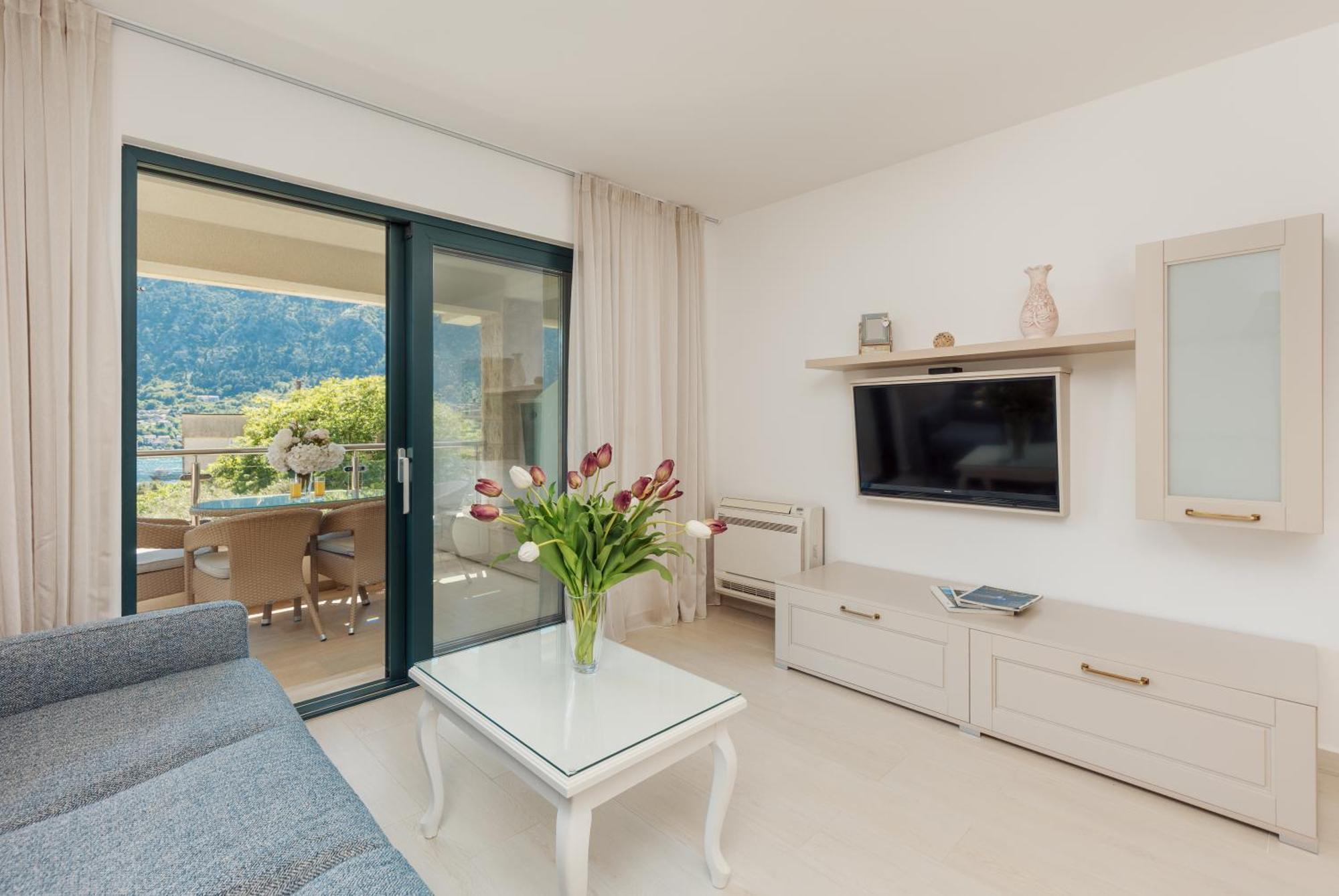 Apartments Los Olivos Kotor Bagian luar foto