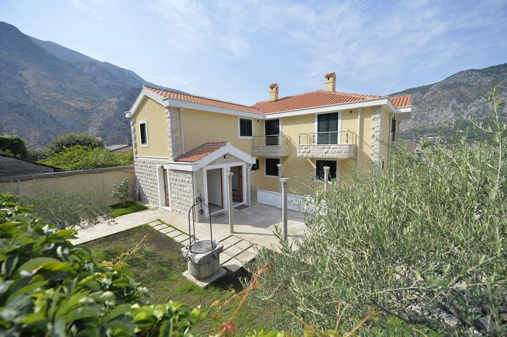 Apartments Los Olivos Kotor Bagian luar foto