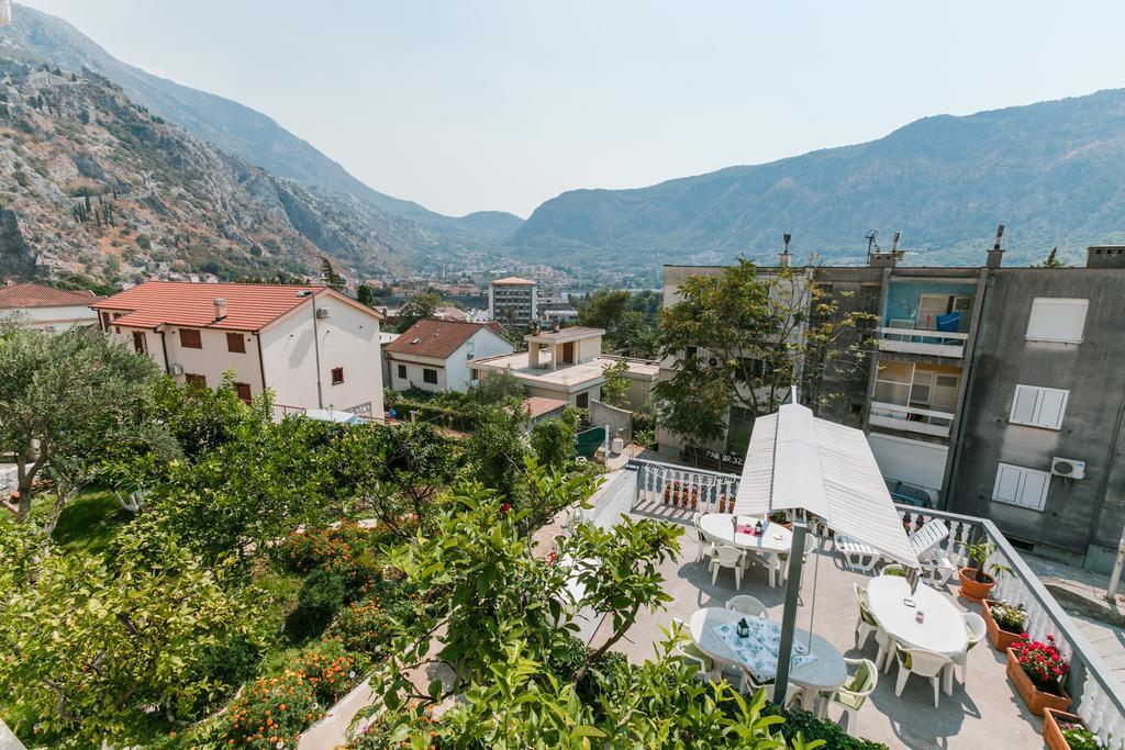 Apartments Los Olivos Kotor Bagian luar foto