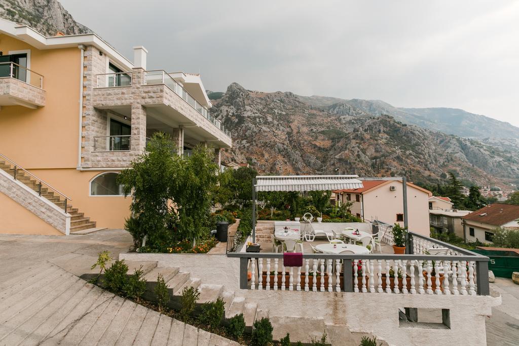 Apartments Los Olivos Kotor Bagian luar foto